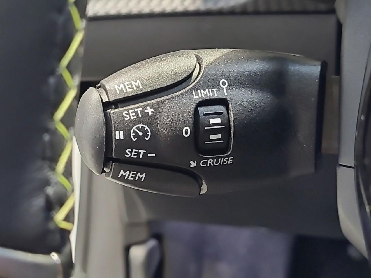Peugeot 208 hybrid 100 e-dcs6 gt — photo 27