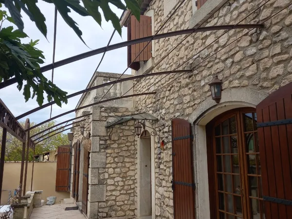 Vends villa 130m², St Rémy, avec bassin d'eau - 4 chambres, Maillane (13)
