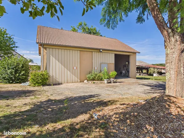 Parking/box 106 m² Genouillac