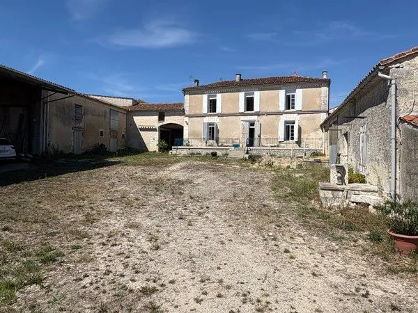 Grande maison 4chambres grand extérieur