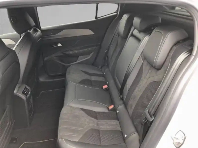 Peugeot 408 electrique 58 kwh 210ch — photo 12