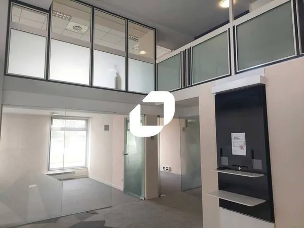 Local commercial 221 m²