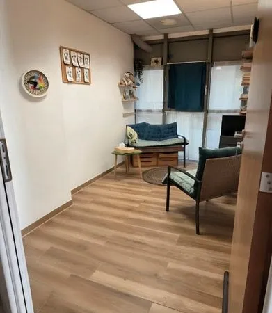 Box 9 m2 dans centre paramédical 180m2
