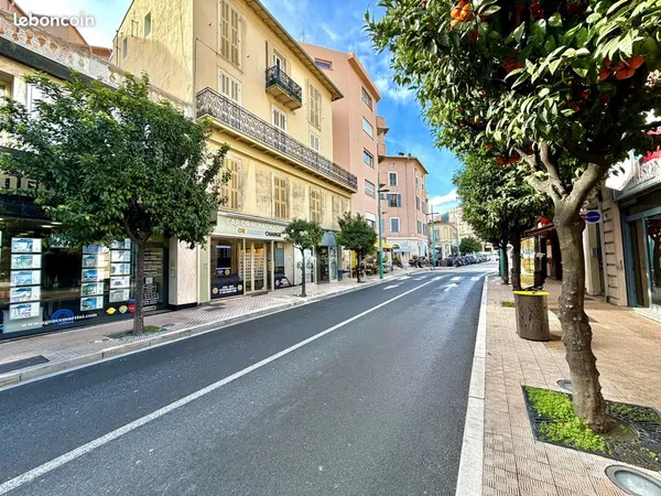 Boutique 140 m² Menton
