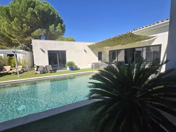 A vendre Villa d'architecte piscine et studio