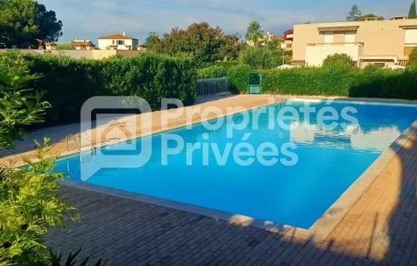 Studio de 33 m² à Cagnes-sur-Mer Terrasse, piscine, vue mer et garage
