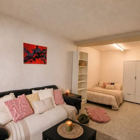 Appartement T1 - 27 m², toutes charges comprises : eau froide/chaude, électricité, chauffage, wifi