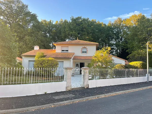 Maison 7 pièces 230 m²