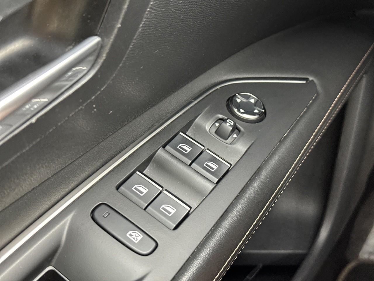 Peugeot 3008 hybrid4 300 e-eat8 gt — photo 16