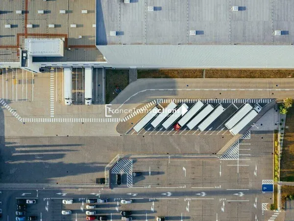 Local commercial 900 m²