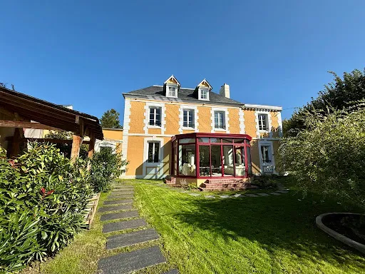 Maison 8 pièces 210 m²