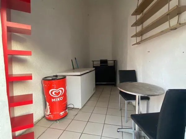Marseille proche place cadenat Local en RDC