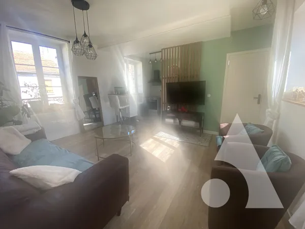 A VENDRE / Appartement CREPY EN VALOIS / 1 chambre - garage