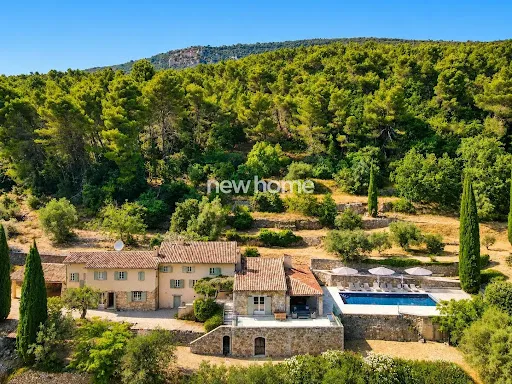 Propriété 8 pièces 250 m²