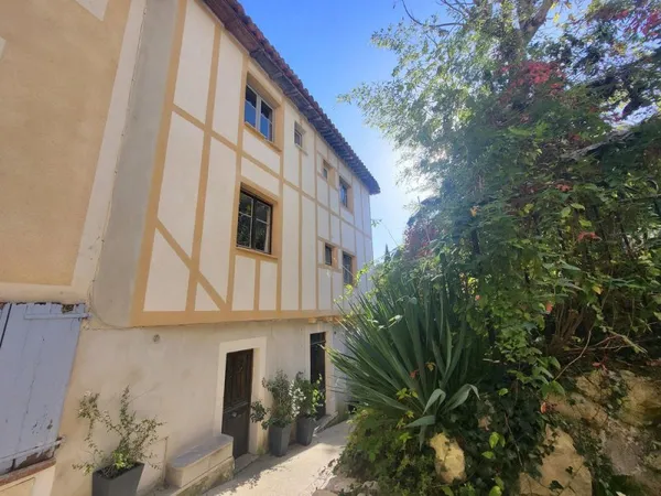 MAISON VILLAGE EN PIERRE AVEC JARDIN