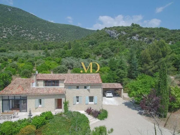 Villa 6 pièces 210 m²