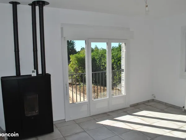 Maison 70m² à louer à Pocé-Distré