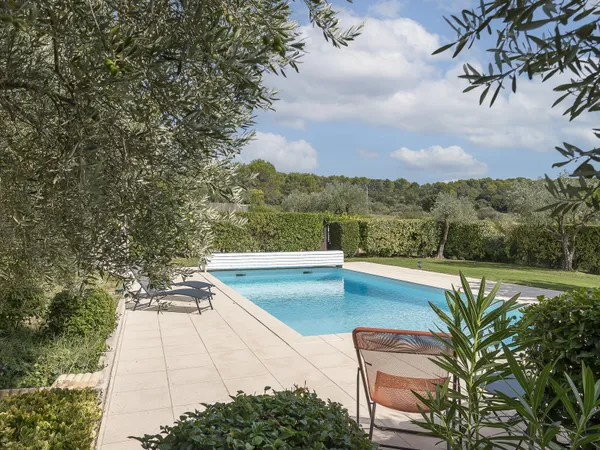 CO-EXCLUSIVITÉ : Élégante Maison aux Pinchinats : Tranquillité et Environnement Exceptionnel