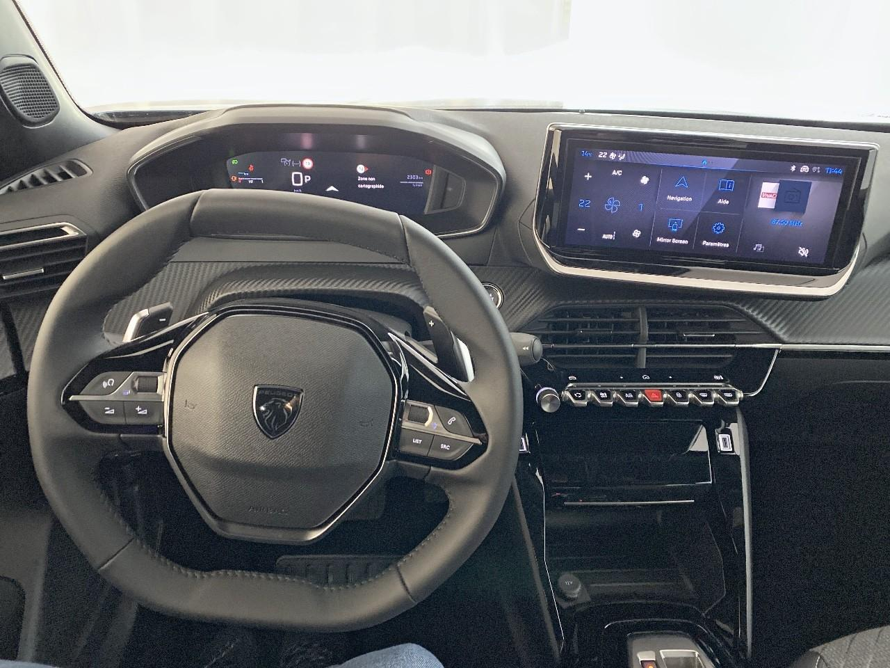 Peugeot 2008 hybrid 145 ch e-dcs6 allure — photo 15