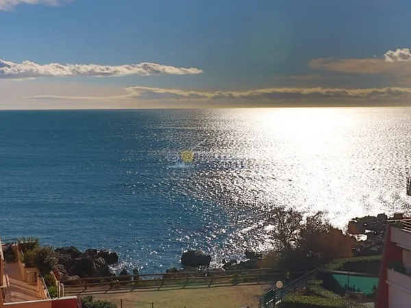 A VENDRE 2 PIECES CABINE 32M2 VUE SUR MER A LA CORNICHE A SE