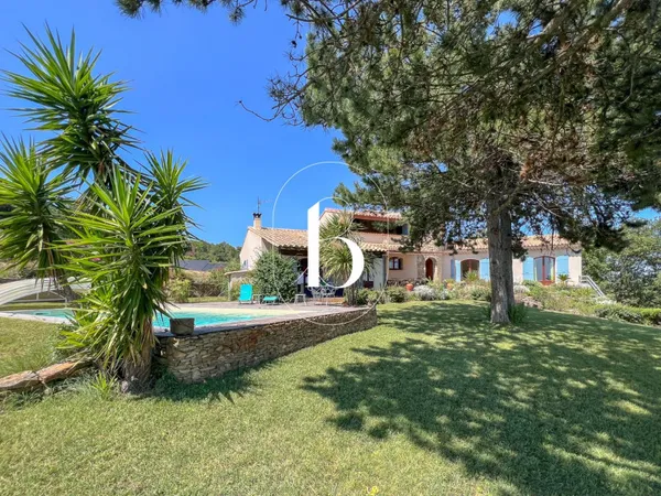 Villa 6 pièces 206 m²