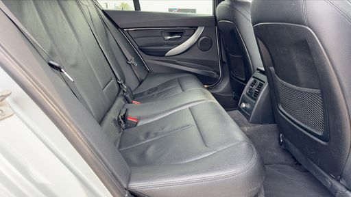 BMW Serie 3 318d 150 Steptronic8 - M Sport – 2016 – 153672 km – Diesel – Boîte Automatique — photo 9