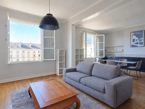 PLACE DE LA RESISTANCE - BEL APPARTEMENT T4 DE 95 m²