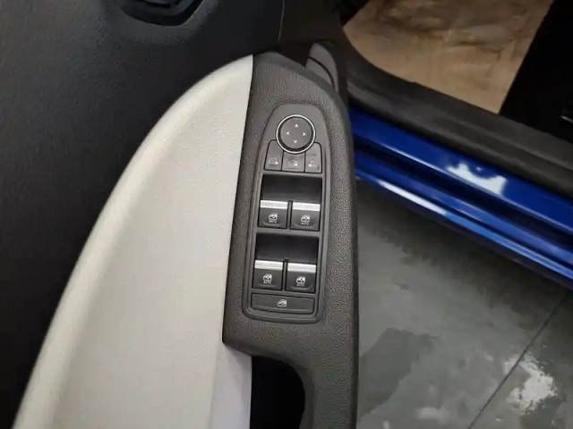 Renault Clio e-tech 140 - 21 — photo 36