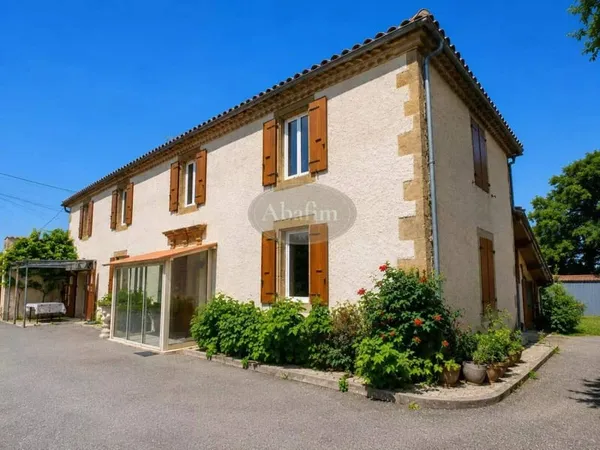 Maison 6 pièces 231 m²
