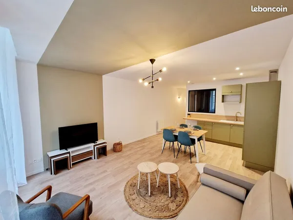 À VENDRE - T2 rénové de 48 m² - Centre-ville de Lons-le-Saunier