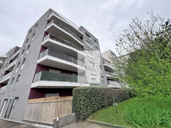 T3 lumineux avec double balcon et parking  LHay-les-Roses