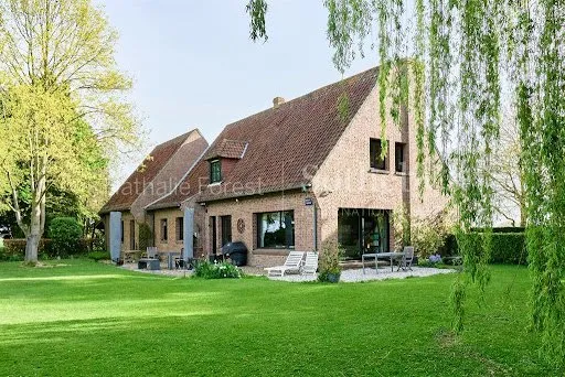 Maison 13 pièces 240 m²