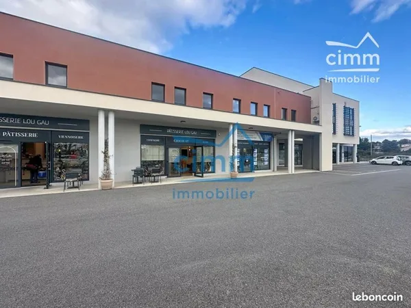 Bureaux 68 m² Mazan