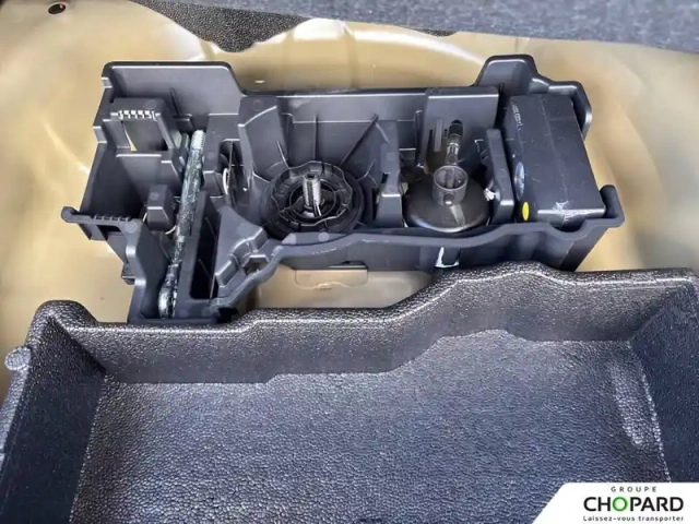 Peugeot 2008 hybrid 145 ch e-dcs6 — photo 23