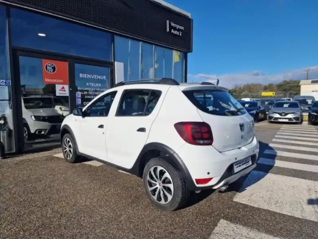 Dacia Sandero stepway blue dci 95 — photo 4