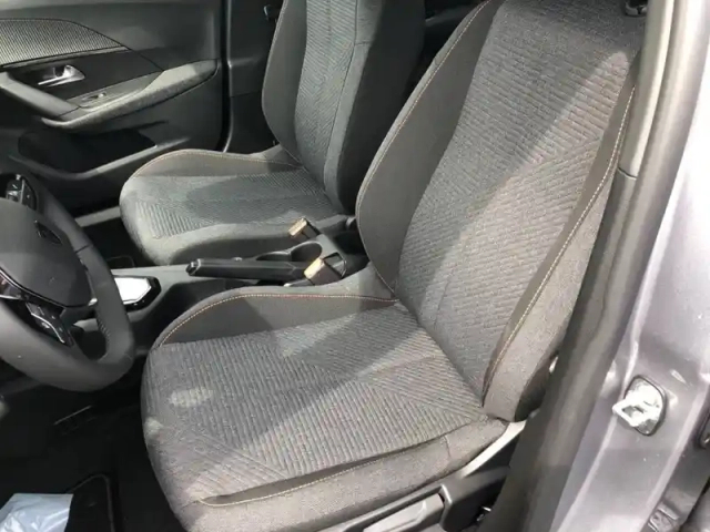 Peugeot 2008 hybrid 110 e-dcs6 — photo 31
