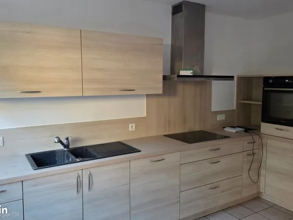 Maison rénovée de 107 m² avec 4 chambres, véranda et terrasse - Novillars