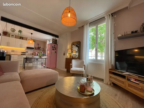 Maison de ville avec 2 chambres garage et terrasse