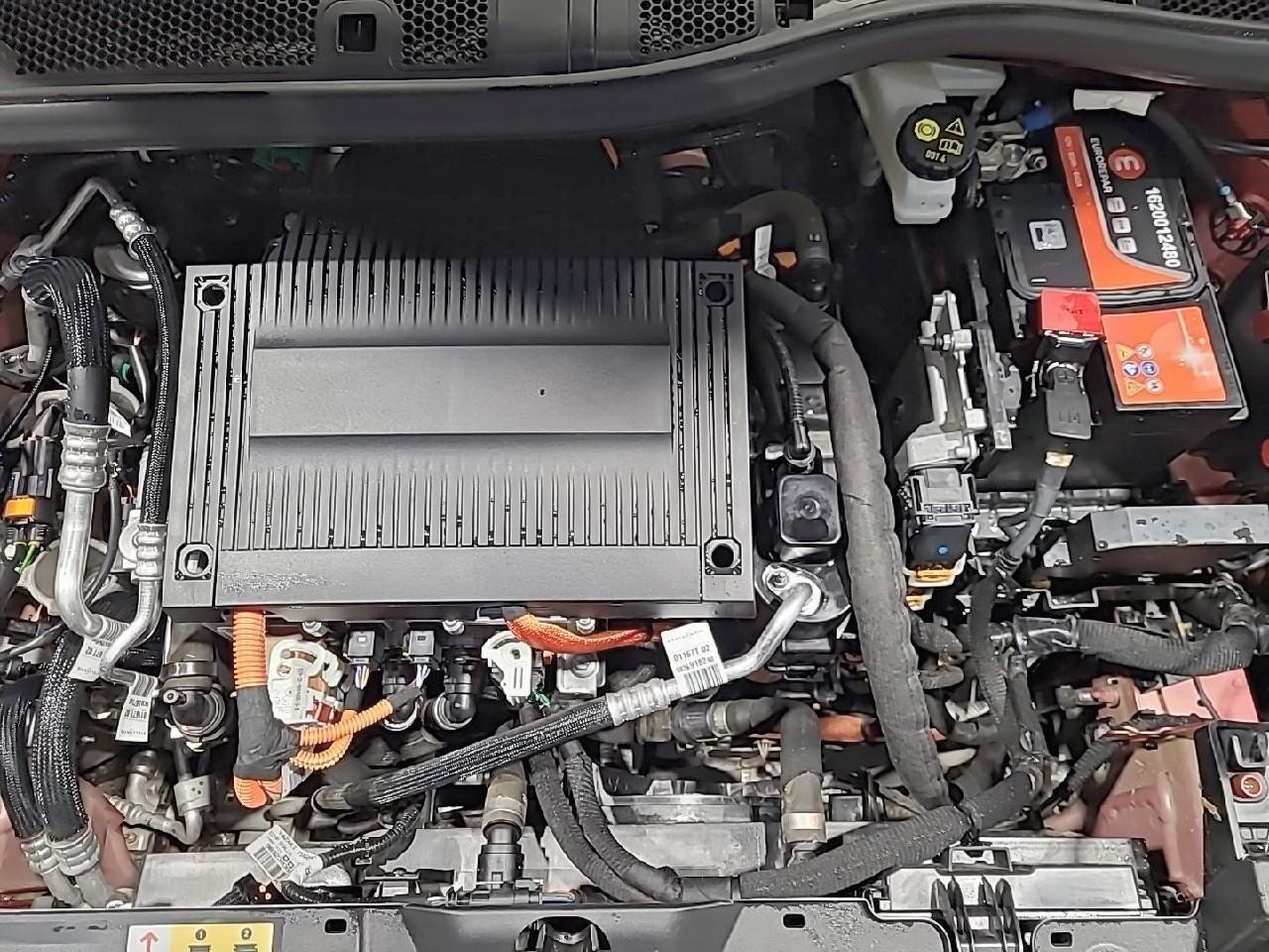 Peugeot 2008 electrique 136 ch allure — photo 15