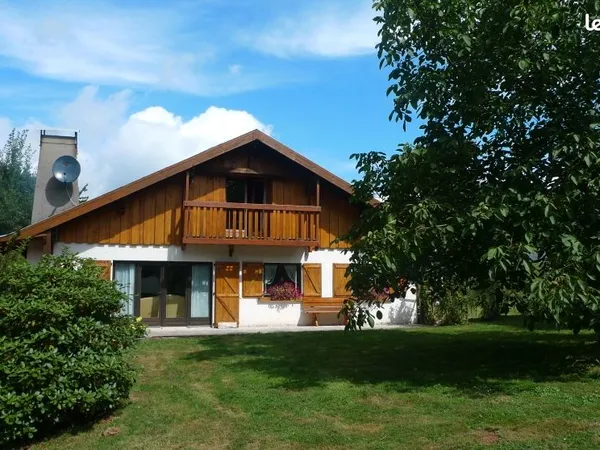 Maison de campagne style chalet avec vue exceptionnelle sur les Vosges