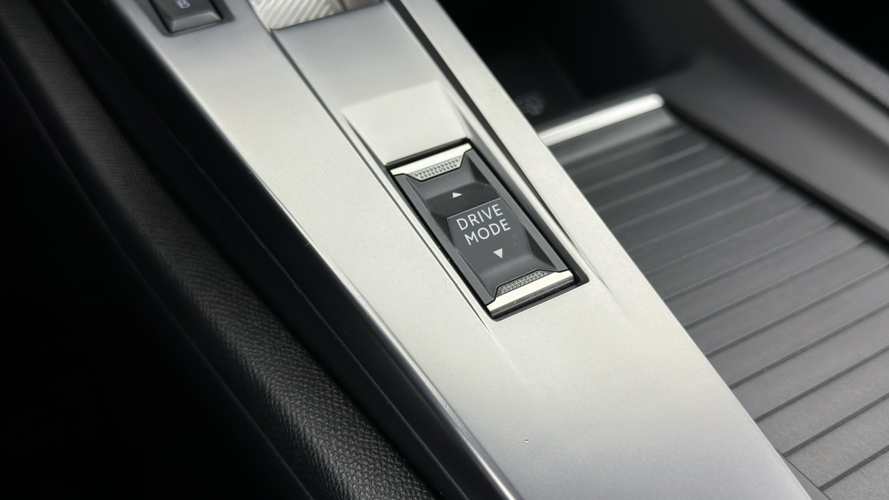 Peugeot 308 SW PHEV 180 e-EAT8 — photo 30