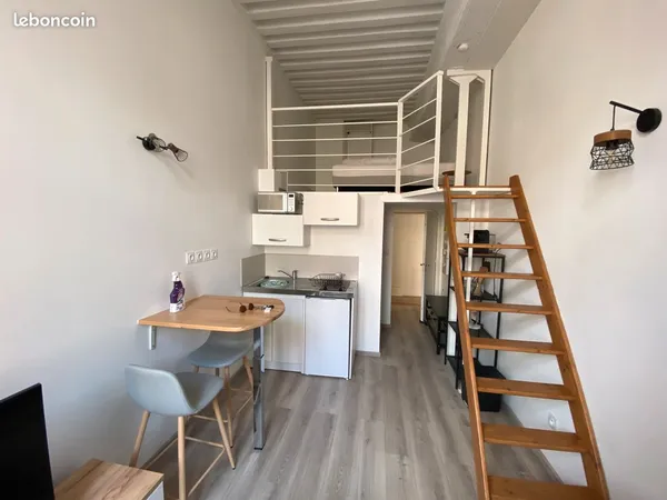 À LOUER - Charmant T2 en duplex, entièrement meublé et équipé