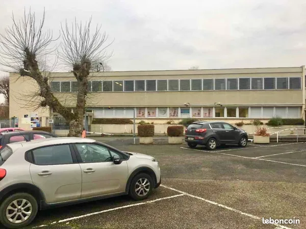 Bureaux 819 m²