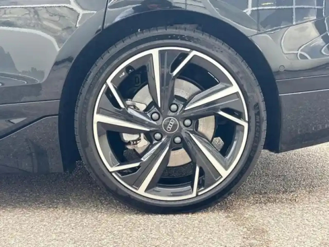 Audi A6 avant e-tron e-tron performance 367ch s line — photo 21