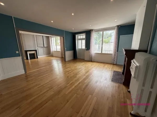 Maison 9 pièces 240 m²