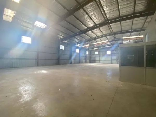 Local d'activité 860 m²