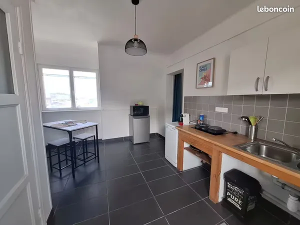 Studio 30 m2 agencé comme 2 pièces