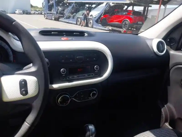 Renault Twingo iii e-tech — photo 14