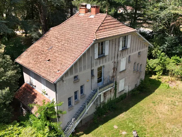A vendre - Maison atypique avec gros potentiel aux portes de Lalinde !