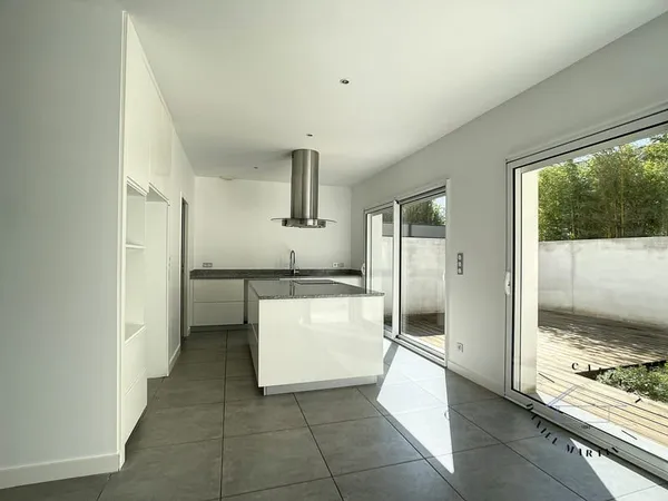 A LOUER MAISON T5 AVEC TERRASSE A BEGLES